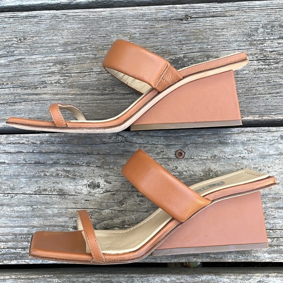 Neil J. Rodgers Chriselle Wedge Cognac Leather Square Toe Geo Mod Heel Sandals - Picture 4 of 10